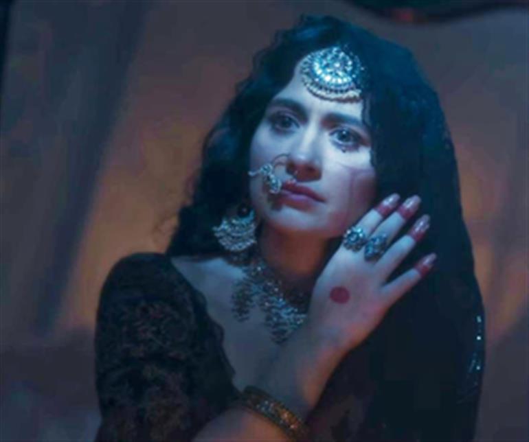 Sanjeeda Shaikh enchants with her enigmatic beauty as Waheeda in 'Heeramandi' promo