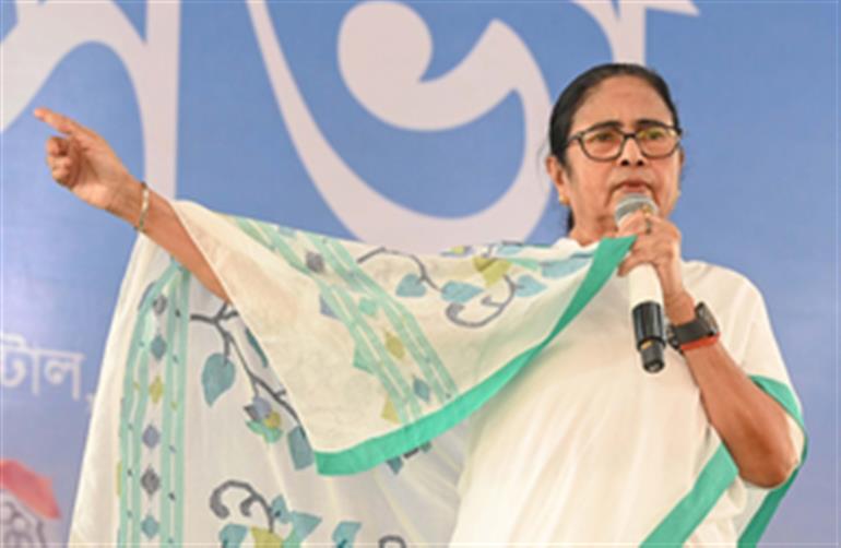Mamata Banerjee continues to fire salvos at Calcutta HC against ruling in school jobs case