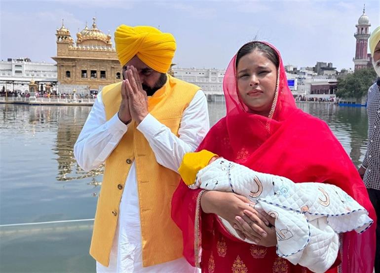 CM Bhagwant Mann pays obeisance at the religious places of holy city Amritsar