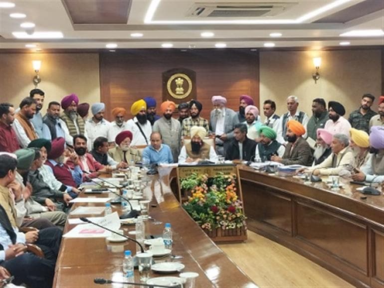 Jasvir Garhi listens to the problems of SC employee organizations of Punjab