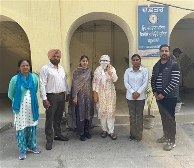 VB nabsTechnical Assistant of FCI office red handed accepting bribe of Rs 20,000