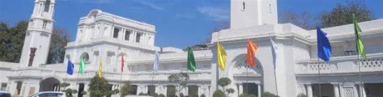 Breaking : Major Security Breach at Delhi Assembly: Car Breaks Through VIP Gate, Three Detained