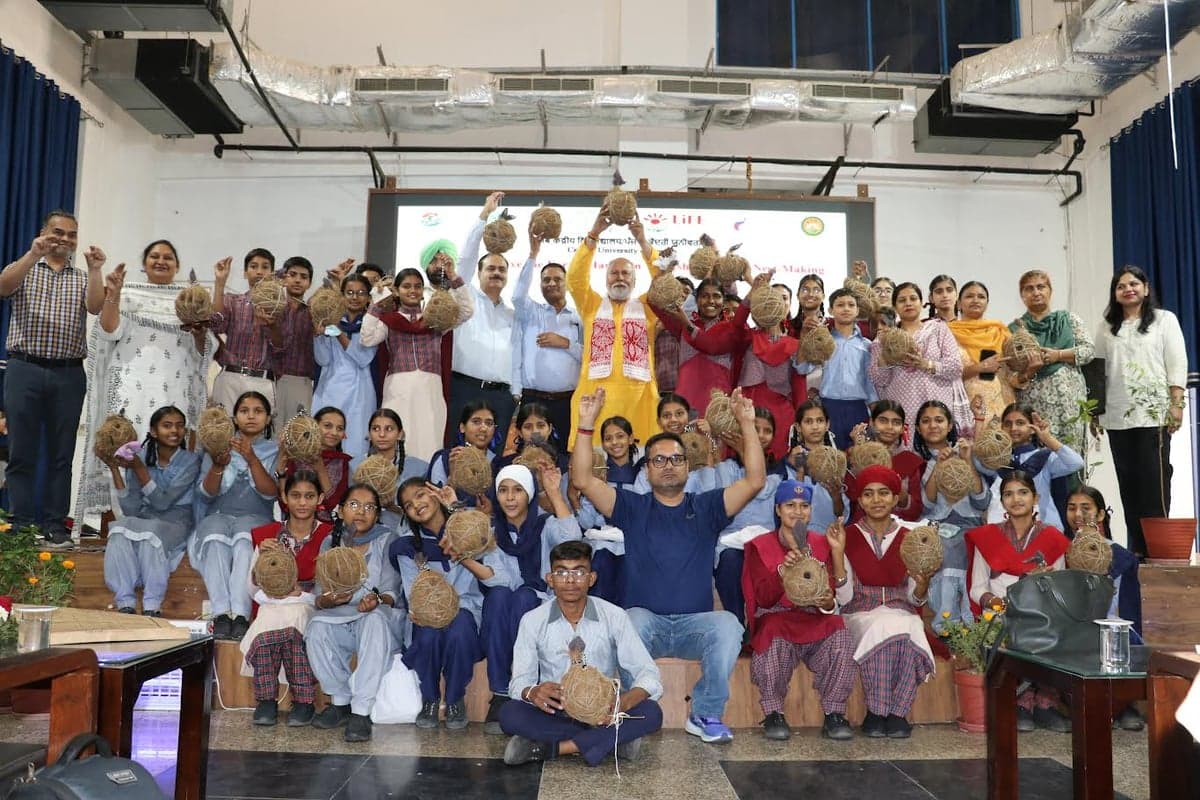 CU Punjab Promotes Environmental Awareness with Bird Nest-Making Workshop 