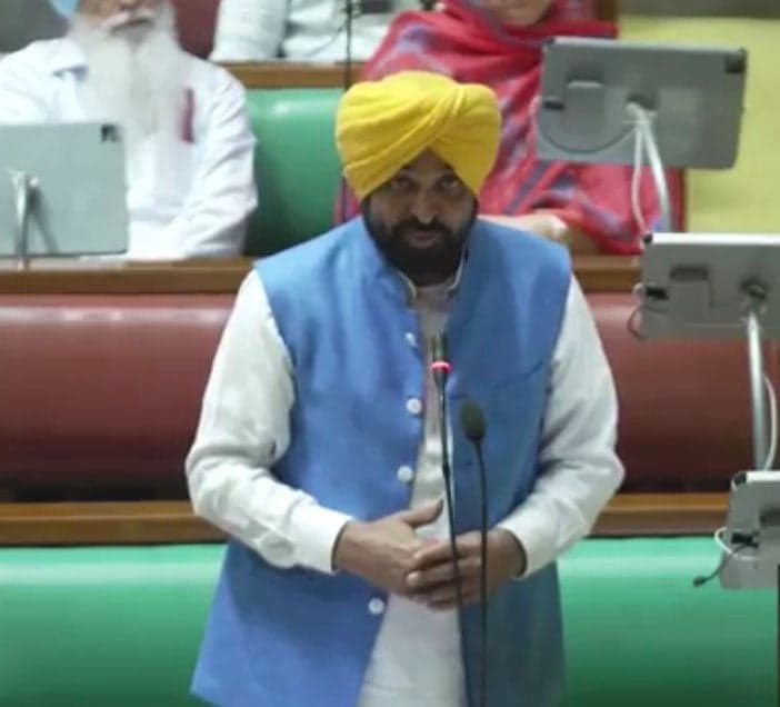 Live : Punjab Assembly Witnesses Uproar; CM Bhagwant Mann Turns Emotional, AAP May Move Trust Vote