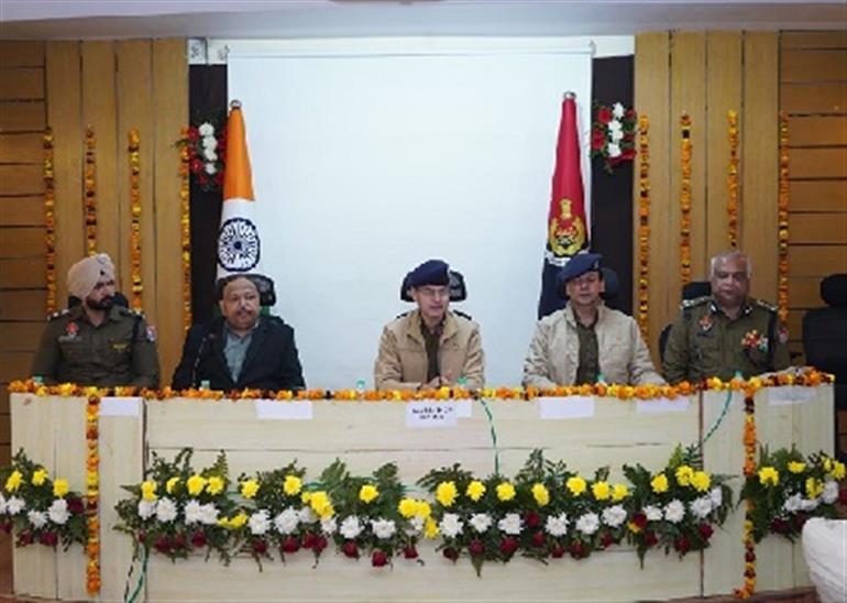DGP reviews action against gangsters in border districts