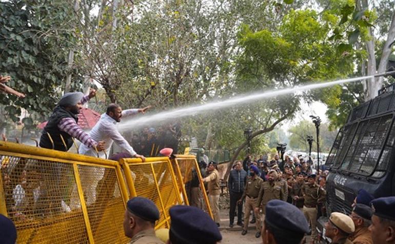 AAP’s major protest with band-baja outside Partap Bajwa’s residence against Congress for mocking Dalits & working class