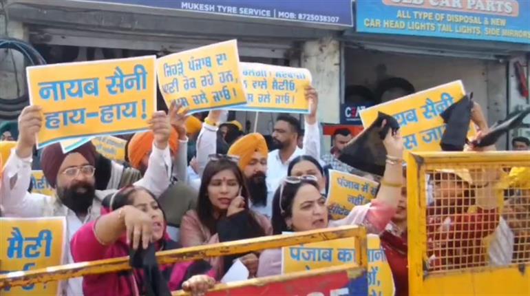 AAP Greets Haryana CM Saini with Black Flags in Ludhiana, Slams BJP as Anti-Punjab