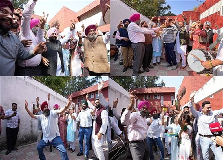 AAP Punjab Celebrates Court&39;s Verdict in Favour of Kejriwal and AAP Leaders with Festive Fervour in Chandigarh