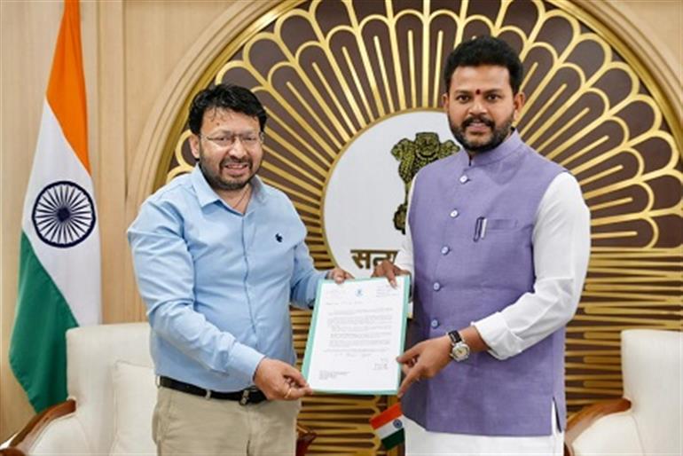 Dr Ravjot Singh meets Union Civil Aviation Minister; Seeks rescue flights for stranded Punjabis