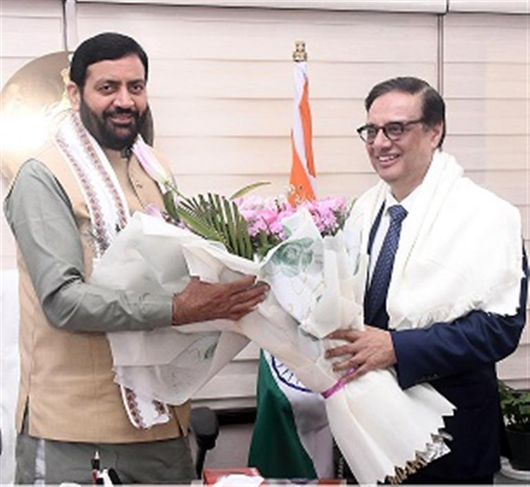 President of Singapore India Business Forum, Prasoon Mukherjee, meets the Chief Minister