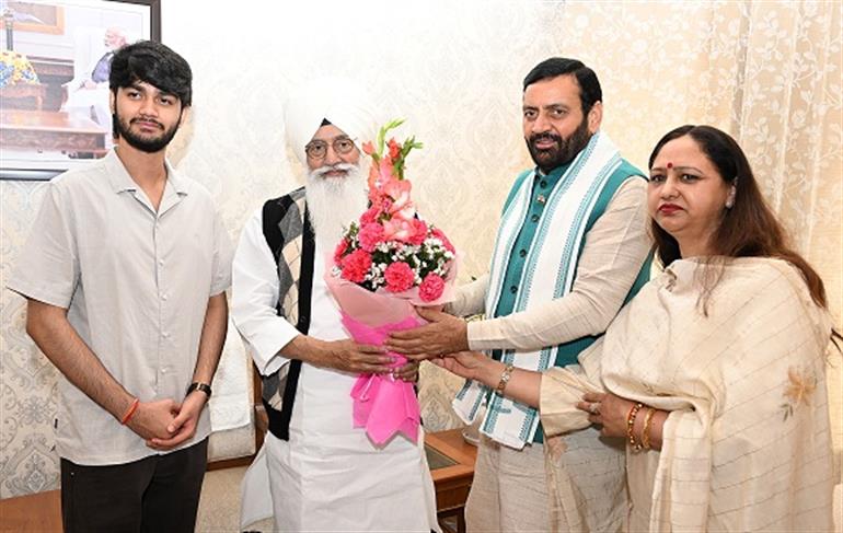 Dera Beas chief Baba Gurinder Singh Dhillon pays a courtesy visit to CM Saini