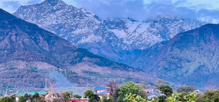Himachal : Weather Takes Sudden Turn in Dharamshala; Rain, Winds and Snowfall Bring Back Chill