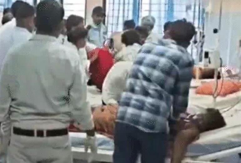 Patna : The injured have been admitted to Model Hospital for treatment. (Photo Credit : Punjab Newsline)