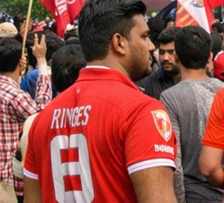 PBKS vs SRH Clash Today in Mohali; Fans Throng Stadium Hours Before Match