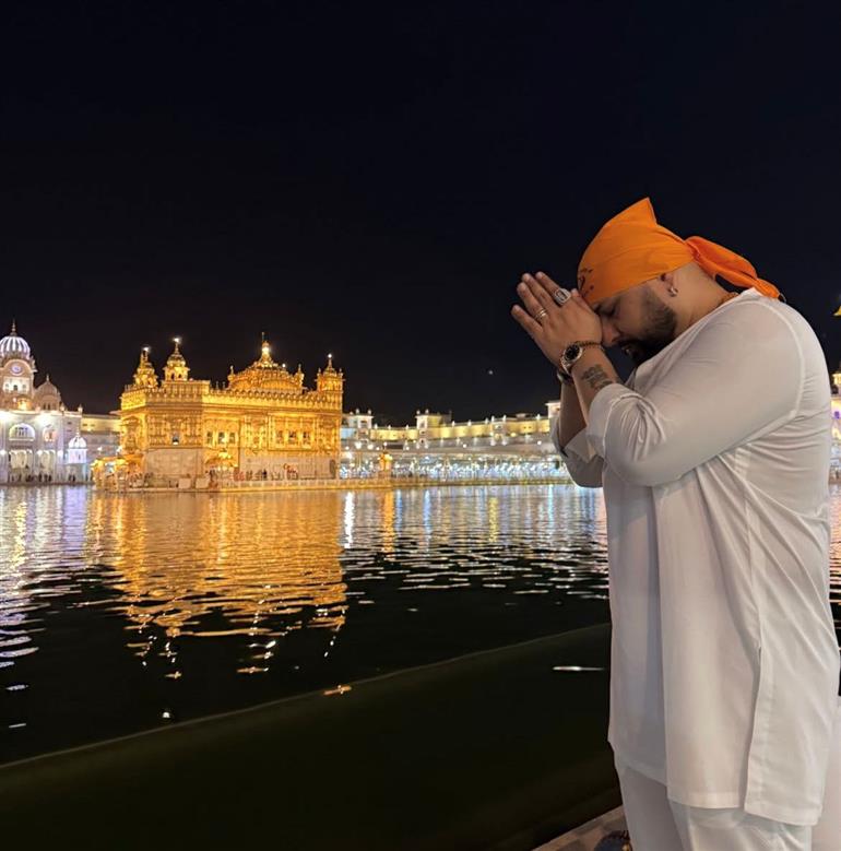 B Praak Visits Golden Temple, Offers Prayers; Pictures Go Viral (Instagram)