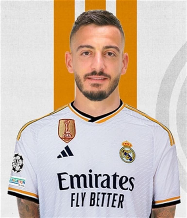 Joselu poses with the Real Madrid jersey