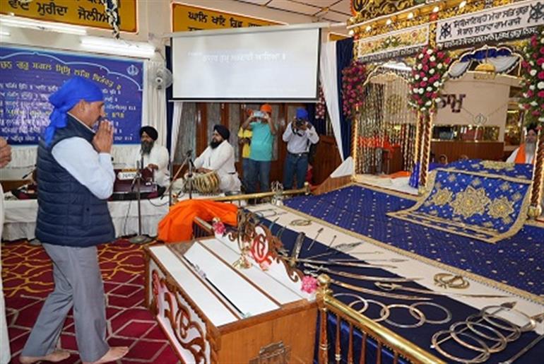 CM visits Gurudwara Sahib on Guru Arjun Dev&39;s Shahidi Diwas
