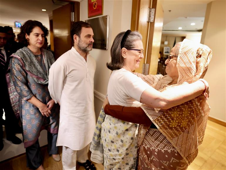 Sonia Gandhi, Rahul, and Priyanka meet Bangladesh PM Sheikh Hasina 