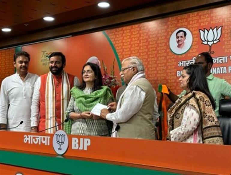  Former Congress leader, MLA Kiran Choudhary, daughter Shruti joins BJP