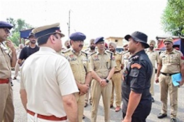Police enhances level of security in Pathankot and border ares in view of Amarnath yatra & recent infiltration bid
