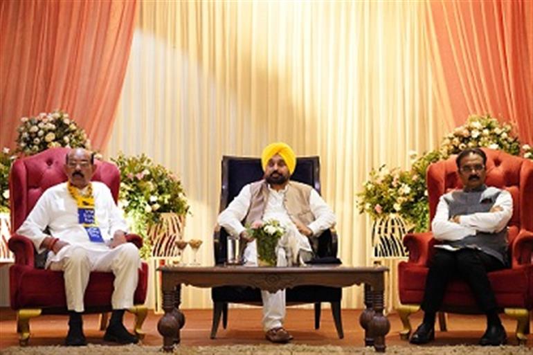  CM Maan held meeting with traders and businessmen in Jalandhar