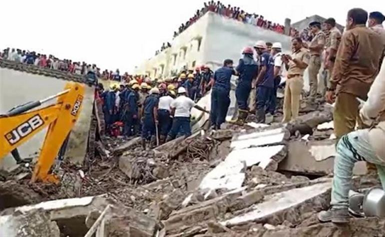 Gujrat : Building collapsed in Surat killing seven