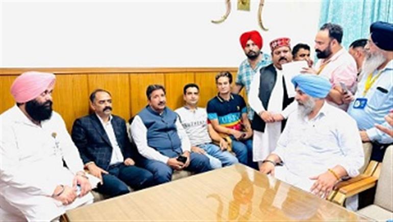 Himachal and Punjab Taxi Operator Union delegation call on Deputy CM