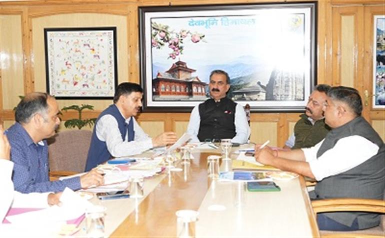 CM directs to explore possibilities of merging schools having low enrolments