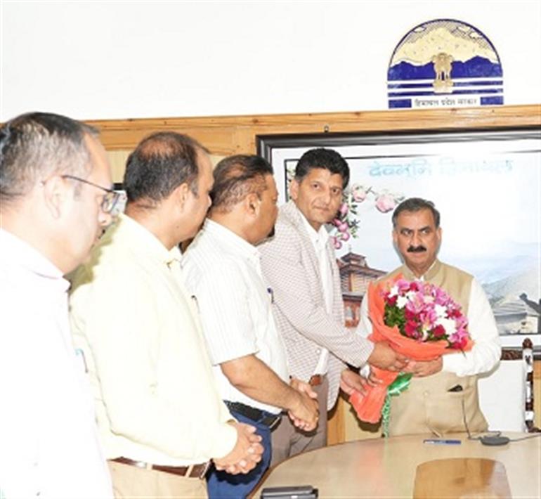 Himachal Pradesh Administrative Services Officers call on CM