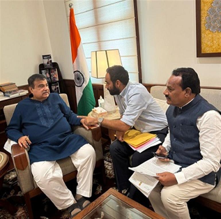 Meet Hayer raises three Important issues related to NH Projects with Gadkari