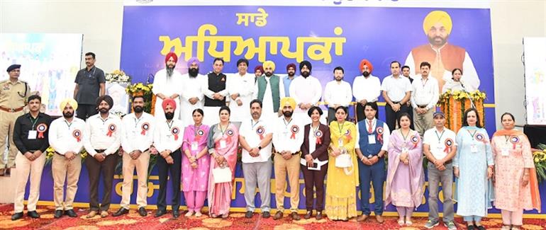 CM honored 77 teachers for their outstanding services 