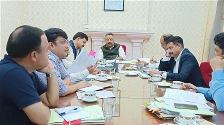 Himachal : Exposure visits to be conducted for students in batches -Rohit Thakur