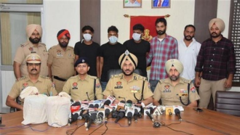 Police bust trans-border Narcotic network in Amritsar, three held with 5Kg Heroin & 3.95 lakh drug money