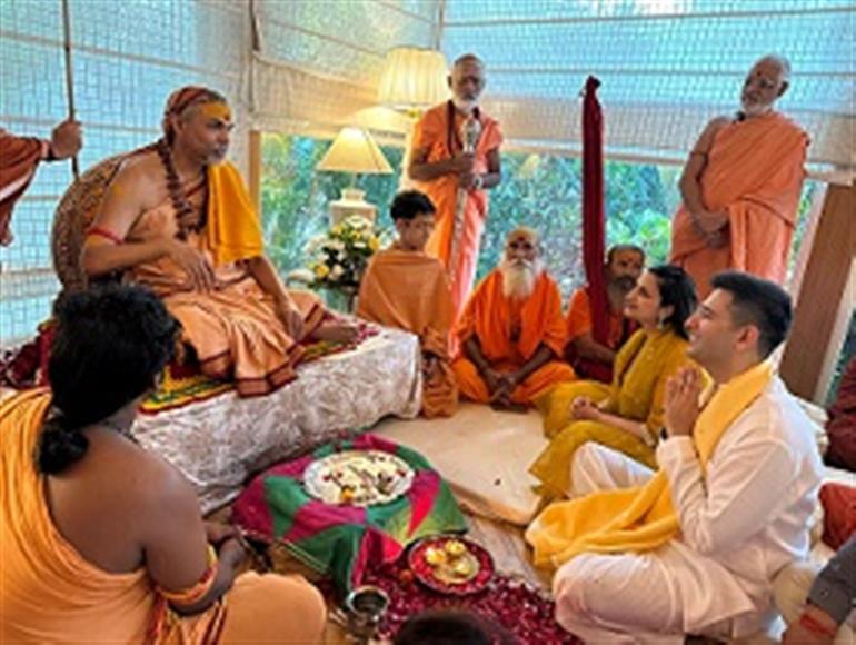 Jagadguru Shankaracharya Swami Avimukteshwaranand Saraswati Maharaj Blesses Raghav and Parineeti 