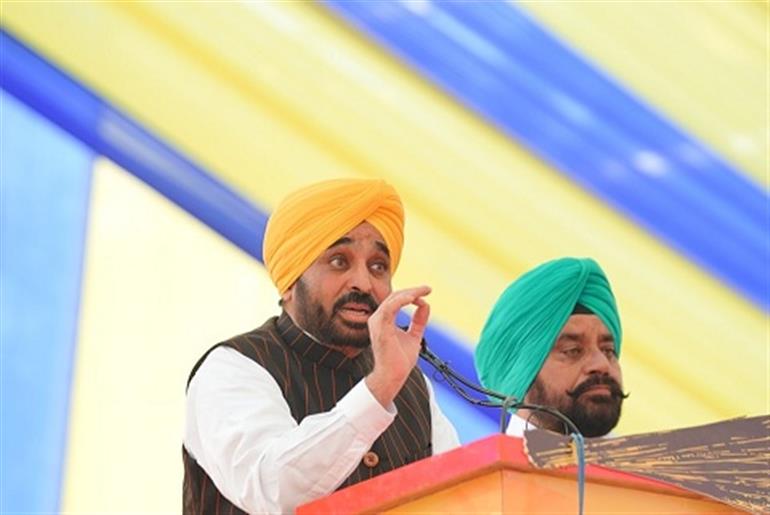 CM Mann campaigns for AAP candidate Gurdeep Randhawa in Dera Baba Nanak, holds a rally in Kalanaur