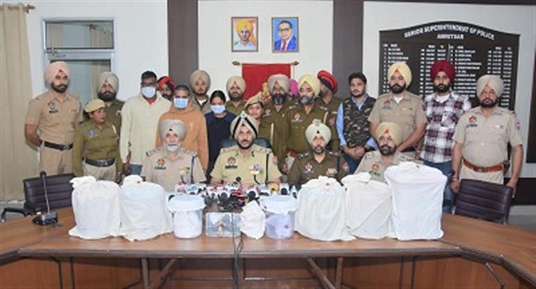 Police busts Narco smuggling & arms cartel; Two held with 8.2kg Heroin, Glock among four Pistols