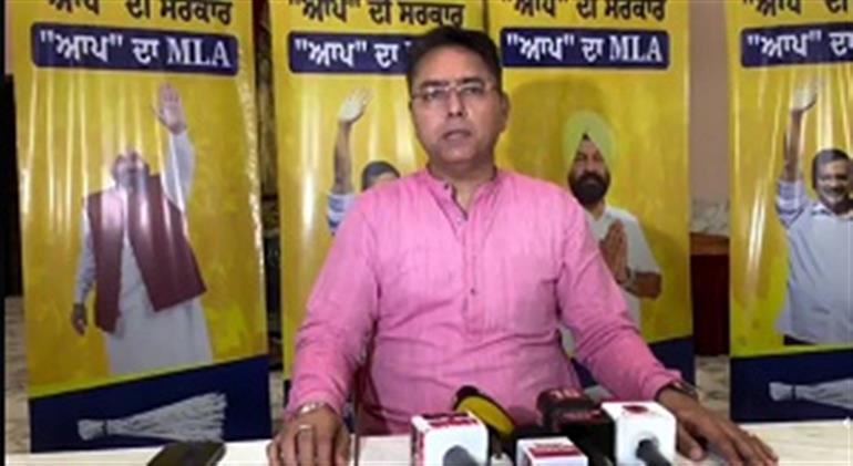 Aman Arora Launches Scathing Attack on Raja Warring and Charanjit Channi in Gidderbaha