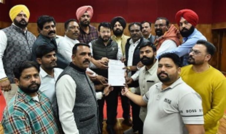 Cabinet minister Ravjot Singh Holds Meeting with Sanitation Workers and Sewermen Union