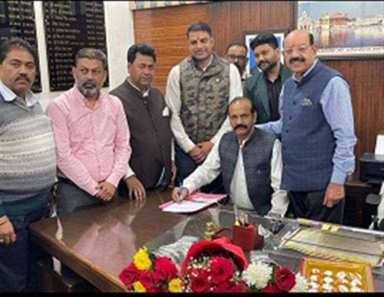 PKVIB Vice Chairman Hans assumes office in presence of Cabinet Minister Bhagat