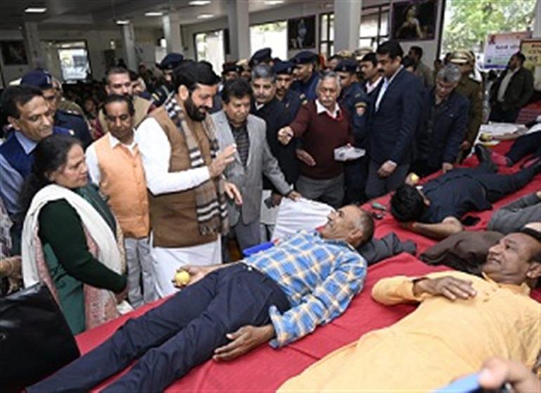 CM takes part in mega blood donation, health check-up camp in Panchkula