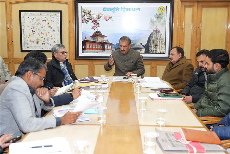 Himachal : CM reviews progress of various projects of energy department