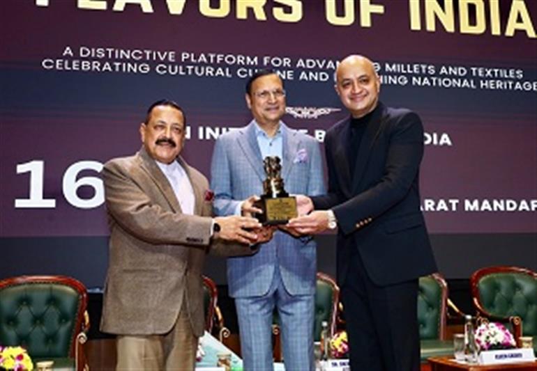 Karan Gilhotra Chair Punjab PHDCCI honored at the “Flavors of India Conclave”