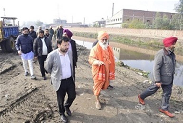 Ravjot Singh and Sant Seechewal visit &39;Buddha Dariya&39; site and 225 mld STP