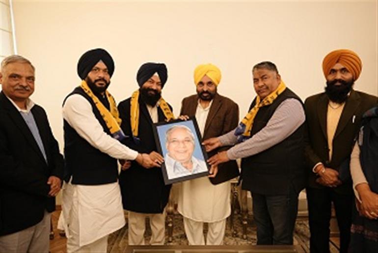 Jasvir Garhi Joins AAP, Calls It the True Torchbearer of Ambedkar and Kanshi Ram’s Ideals