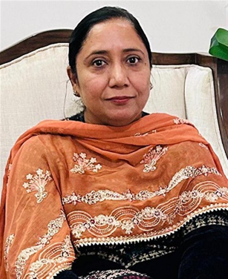 Baljit Kaur directs officers to expedite survey under "Sade Bazurg Sada Maan"