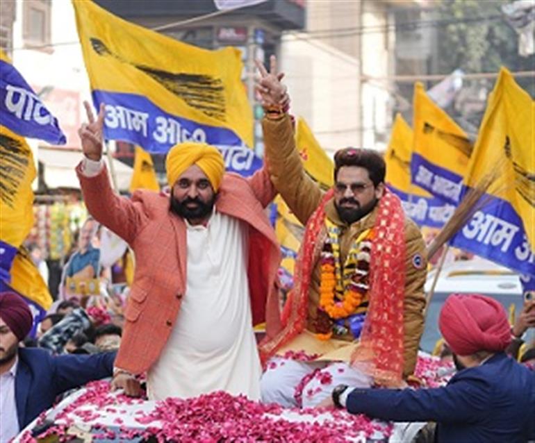 Punjab CM Leads Mega Roadshow for Patel Nagar AAP Candidate Pravesh 