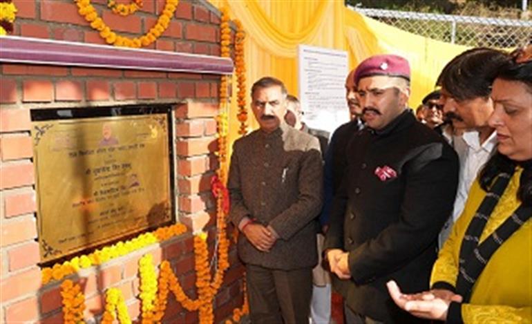 Himachal : CM inaugurates Dharmshala city’s first solar power project