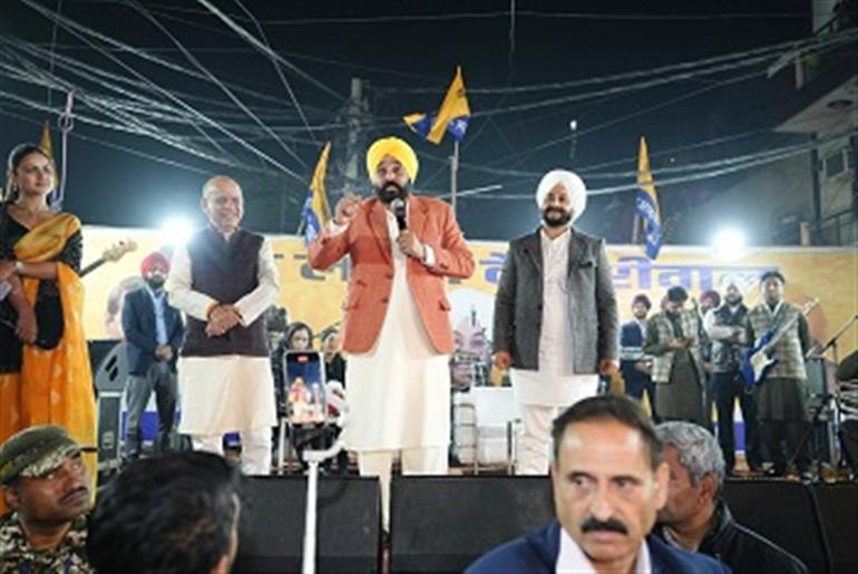 CM Mann Campaigns for AAP Candidate Jarnail Singh in Tilak Nagar, Participates in Lohri Celebration