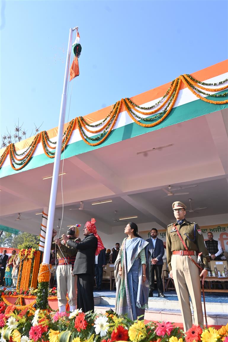 Barinder Goyal Unfurls National Flag at SAS Nagar