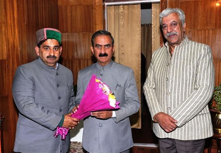 Himachal : Deputy Chief Whip, MLA greet Chief Minister on Republic Day